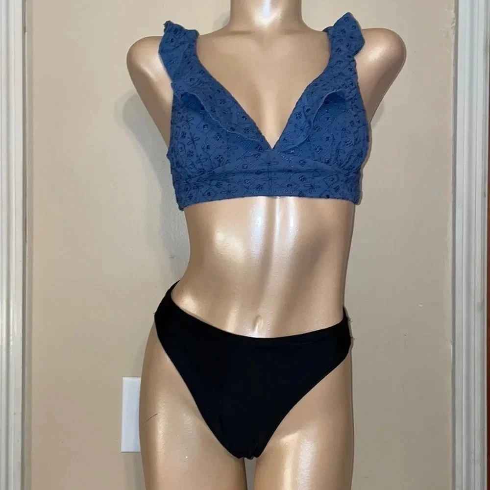 Time & Tru women’s  Medium bikini top eyelet blue ruffle swim suit tassel